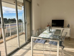 French Riviera apartment with swimming pool and free parking near Monaco